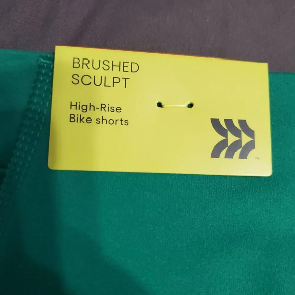 NWT All in Motion Brushed Sculpt High Rise Bike Shorts XS - Picture 8 of 9